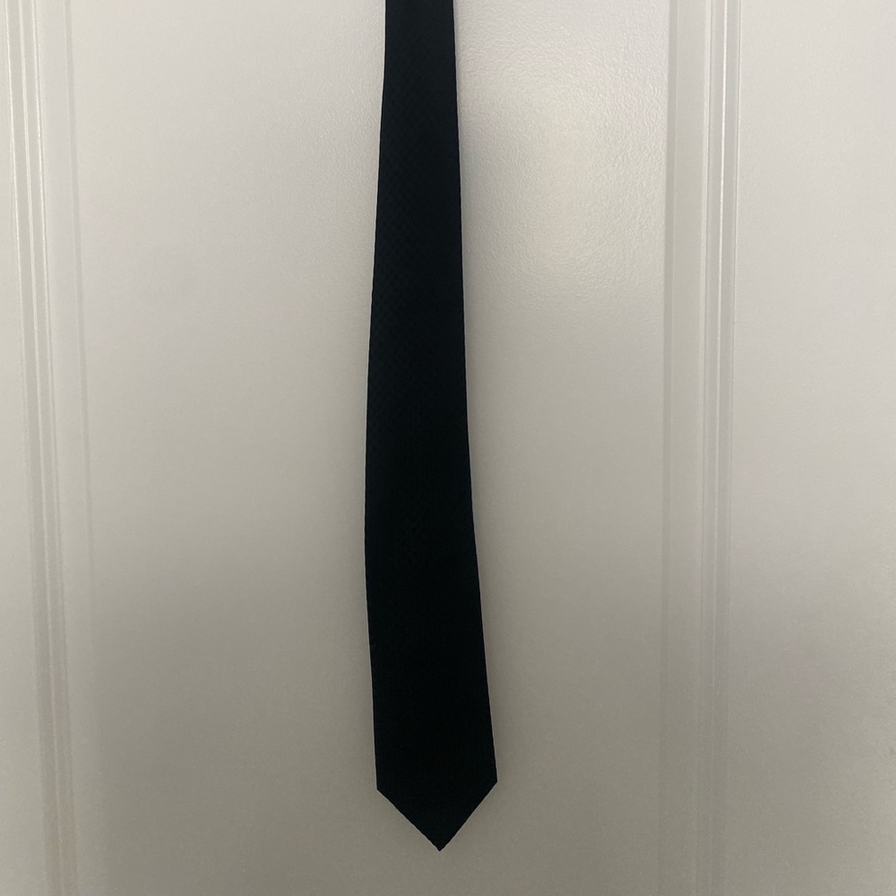 Black patterned tie